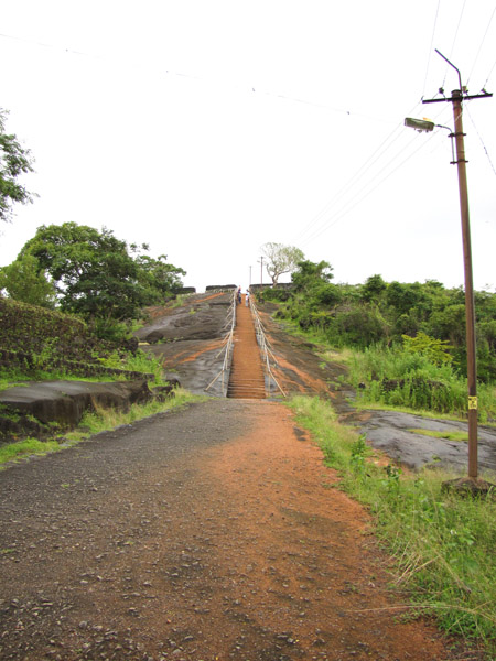 Way to Gomateshwara temple