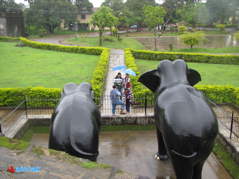 Tourists take pictures infront of the Elephant statue in the Madikeri Fort