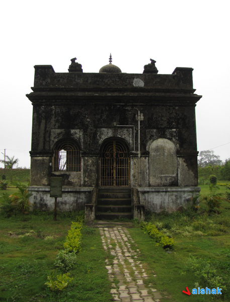 Tomb of Royal priest Rudrappa (Rudramuniswamy), built in A.D 1834